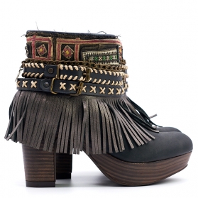 BLACK LEATHER HEEL BOHO BOOTS - SIZE 38