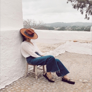 Disconnect to reconnect 🤎#ibiza 

🤎 Hat: Isla collection
✨ Espadrilles : Frida collection 

Online now 📲